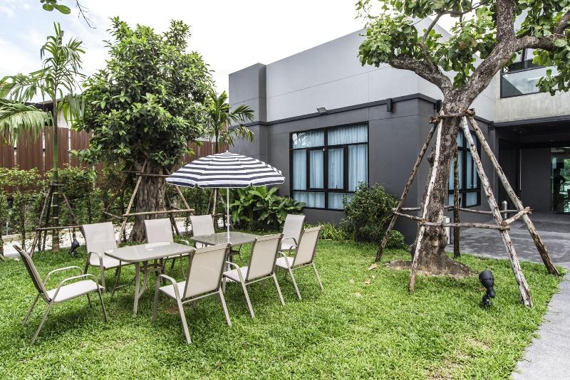 Cresco Hotel Buriram - Teras