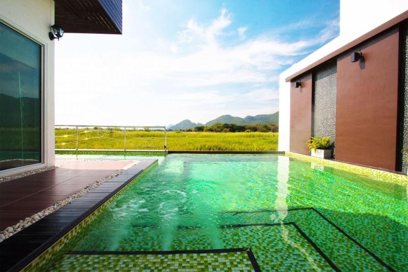 The Vista Pool Villa - Teras