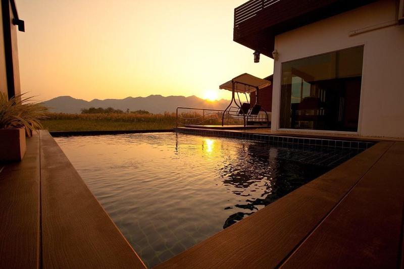 The Vista Pool Villa - Teras