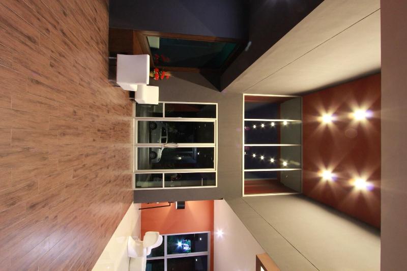 Trendy Hotel - Lobi