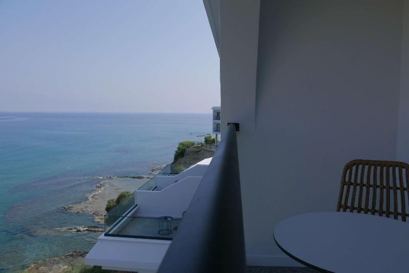 E.J. Pyrgos Bay Hotel - Genel