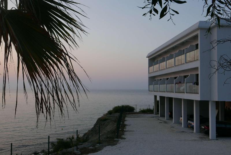 E.J. Pyrgos Bay Hotel - Plaj