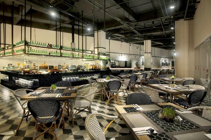 The Zuri Palembang - Bar