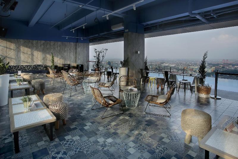 The Zuri Palembang - Bar