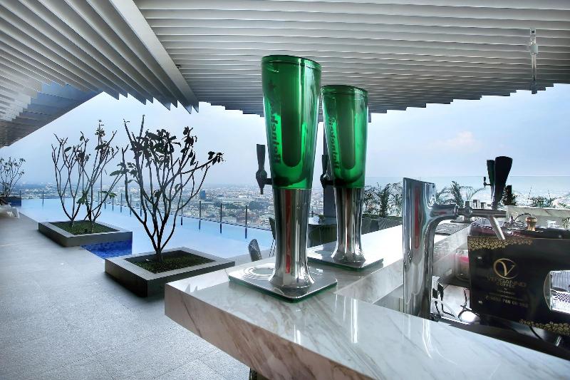 The Zuri Palembang - Bar