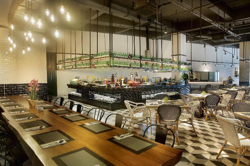 The Zuri Palembang - Restoran
