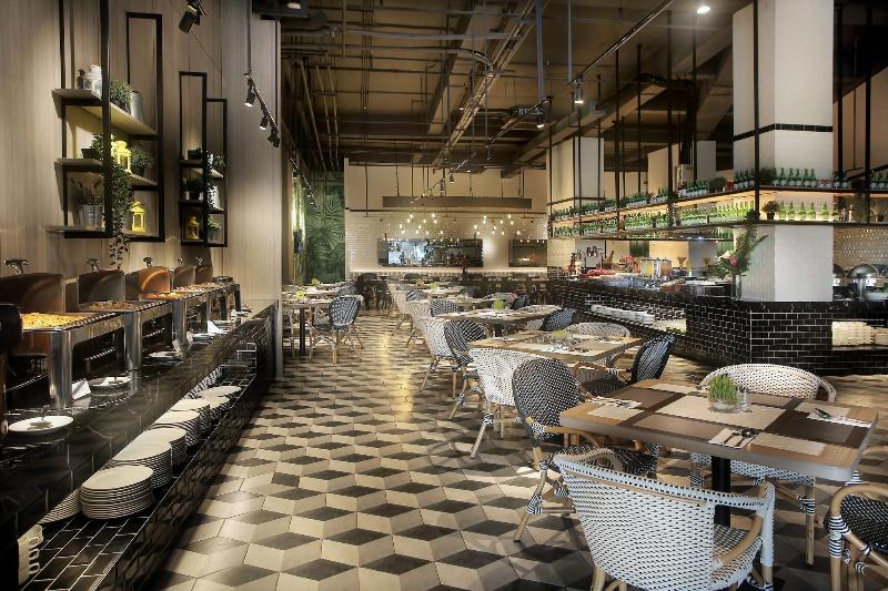 The Zuri Palembang - Restoran