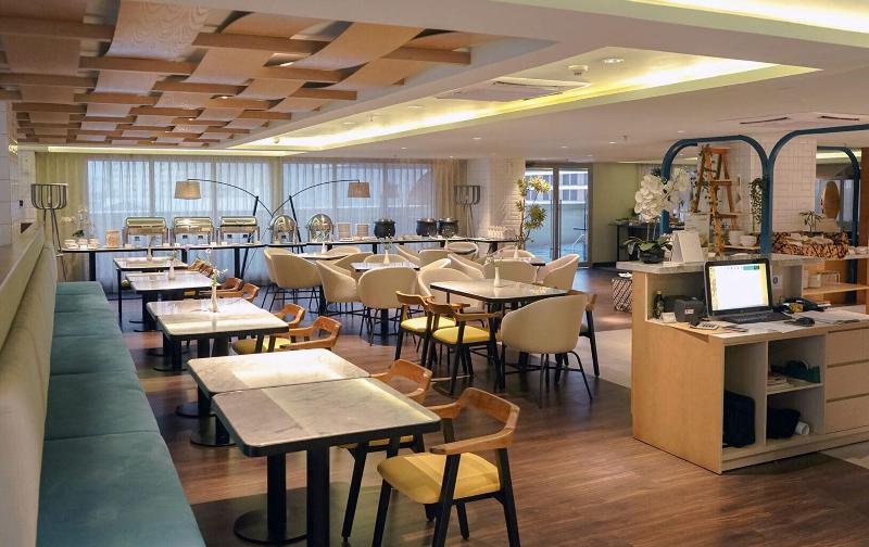 Louis Kienne Pemuda Semarang - Restoran