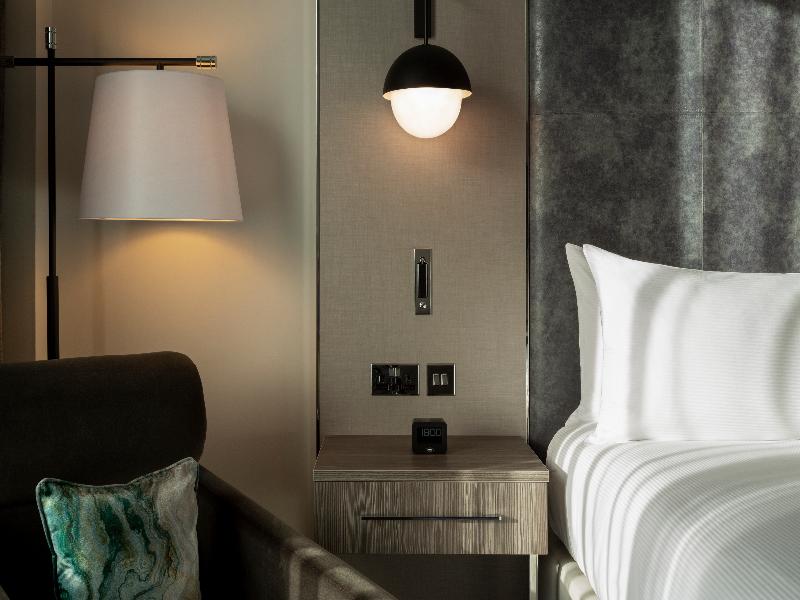 Hilton Aberdeen Teca - Oda