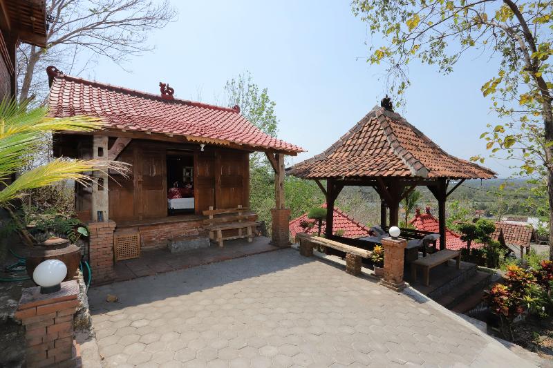 NewAlasKuliner and HomestayWatulumbung by ZUZU - Oda