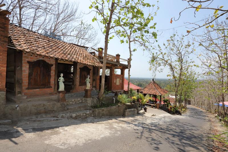 NewAlasKuliner and HomestayWatulumbung by ZUZU - Oda
