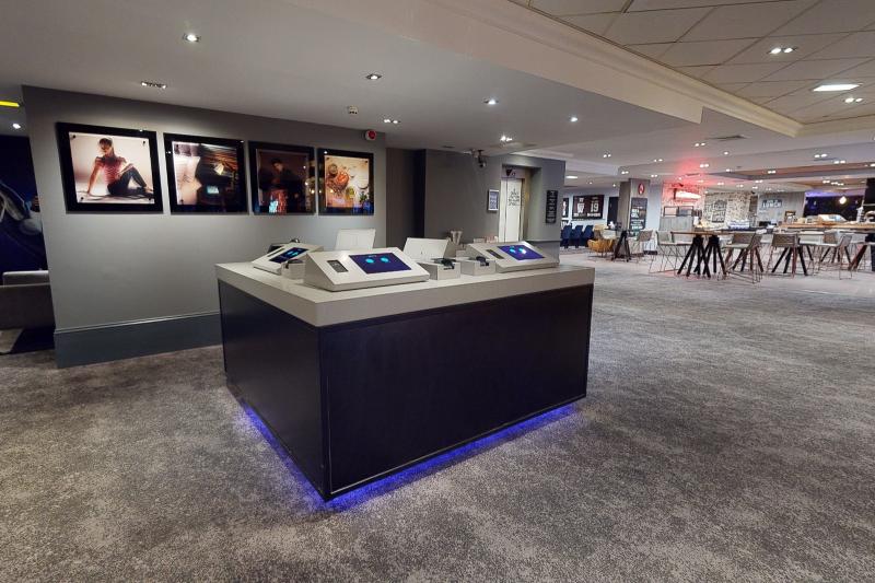 Village Hotel Newcastle - Lobi