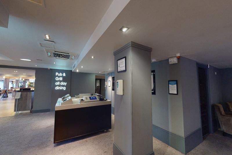 Village Hotel Wirral - Lobi
