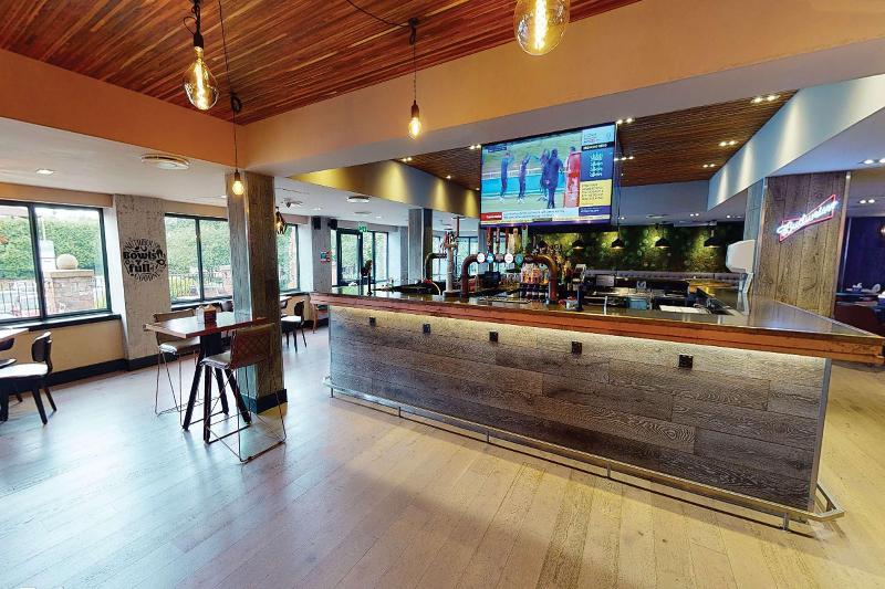 Village Hotel Wirral - Restoran