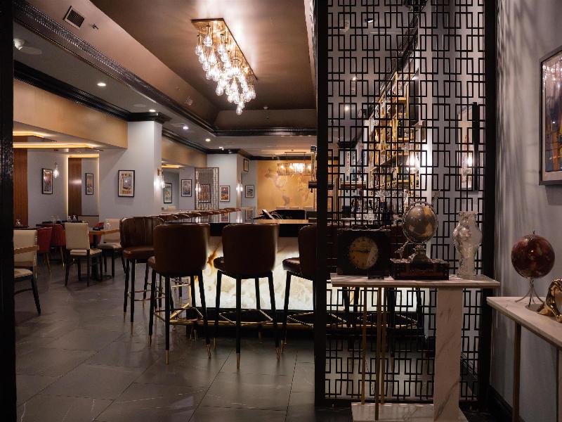 The Roslyn, Tapestry Collection By Hilton - Bar