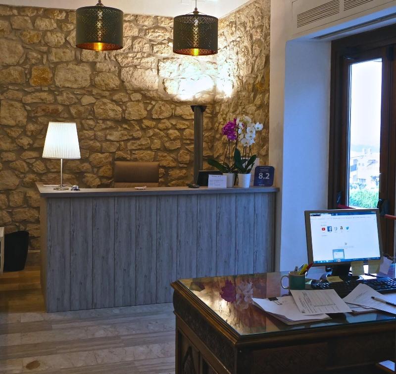 HOTEL COLUCCI - Lobi
