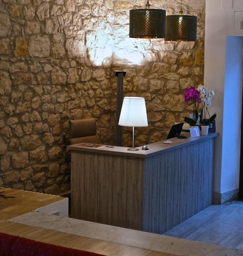 HOTEL COLUCCI - Lobi