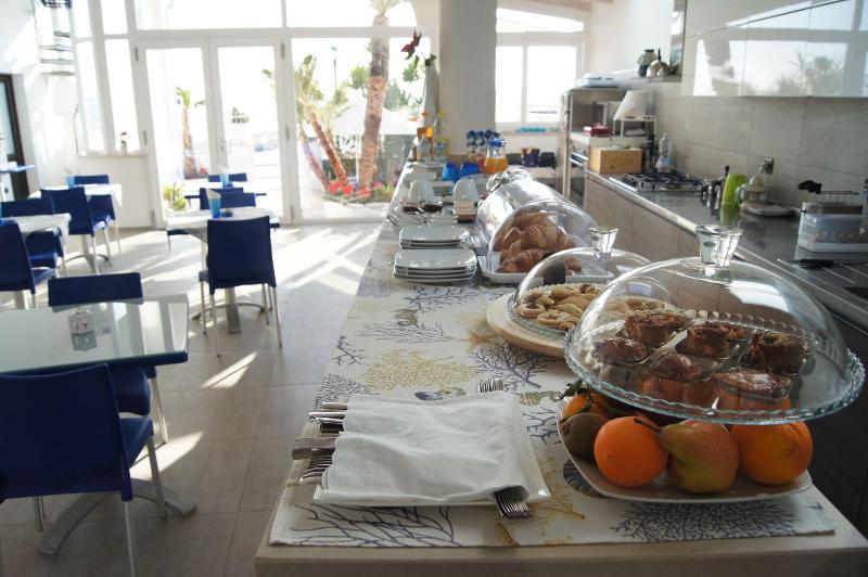 La Bella Trani Suites And B B - Restoran
