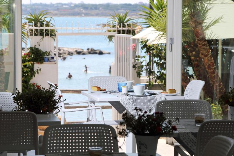 La Bella Trani Suites And B B - Restoran