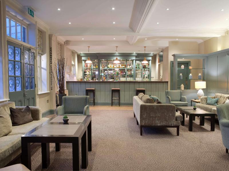 Sunday Box Hill Burford Bridge Hotel - Bar