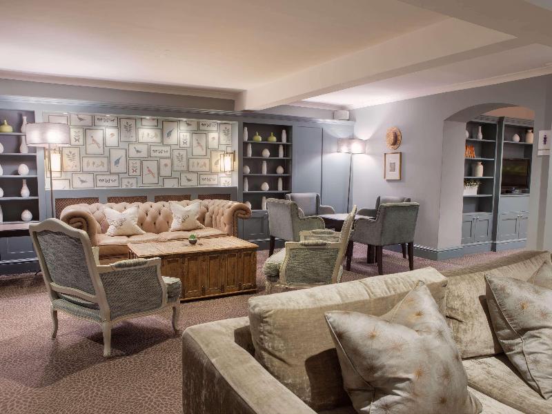 Sunday Box Hill Burford Bridge Hotel - Bar