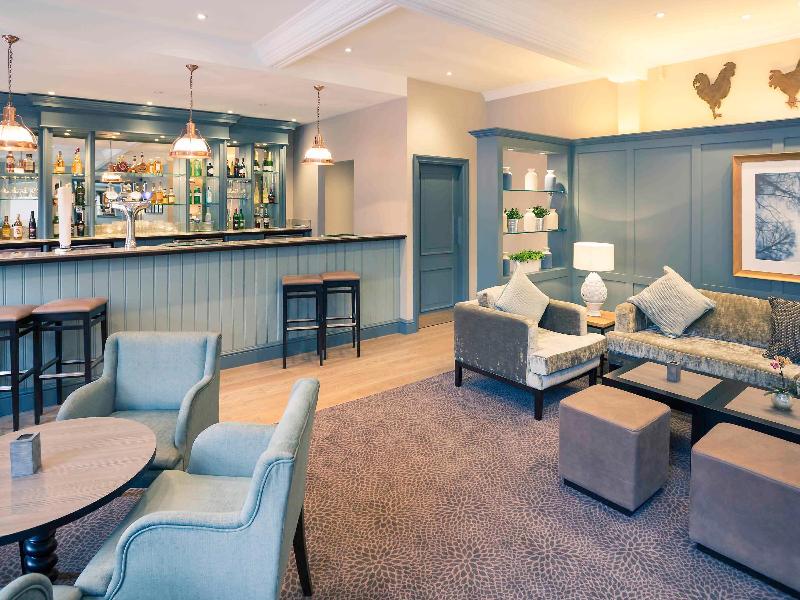 Sunday Box Hill Burford Bridge Hotel - Bar