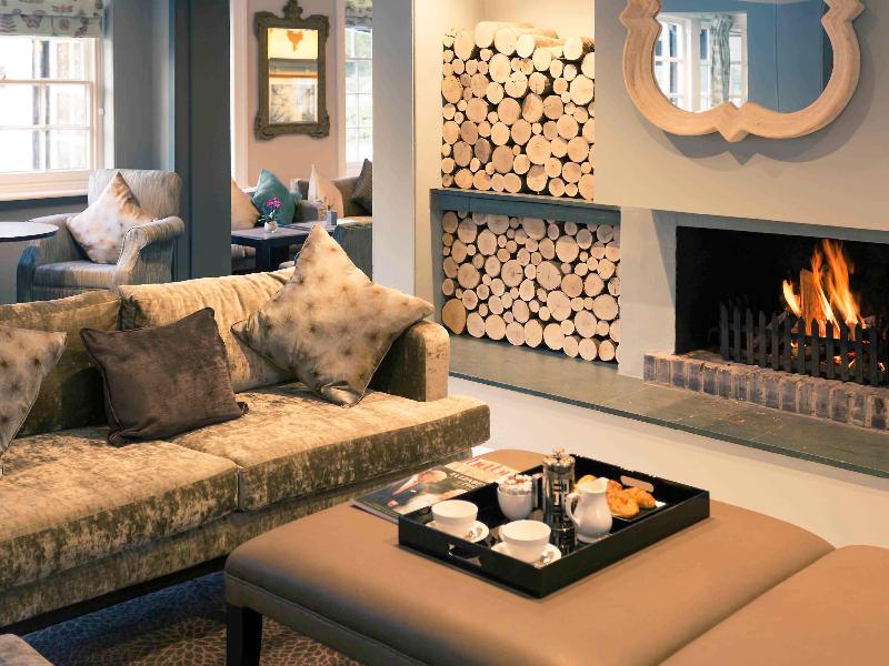 Sunday Box Hill Burford Bridge Hotel - Bar