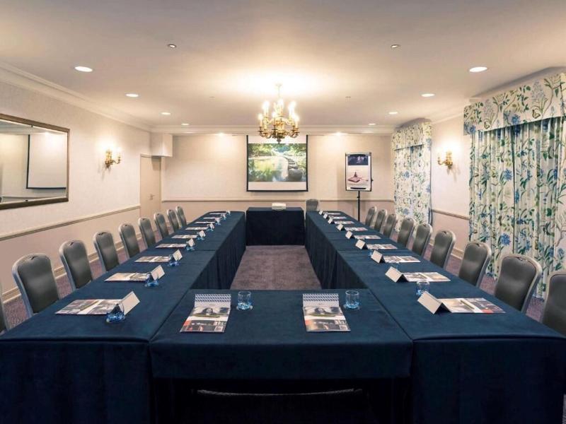 Sunday Box Hill Burford Bridge Hotel - Toplantı