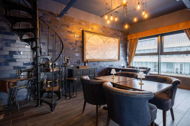 DoubleTree by Hilton Belfast City Ten Square - Bar