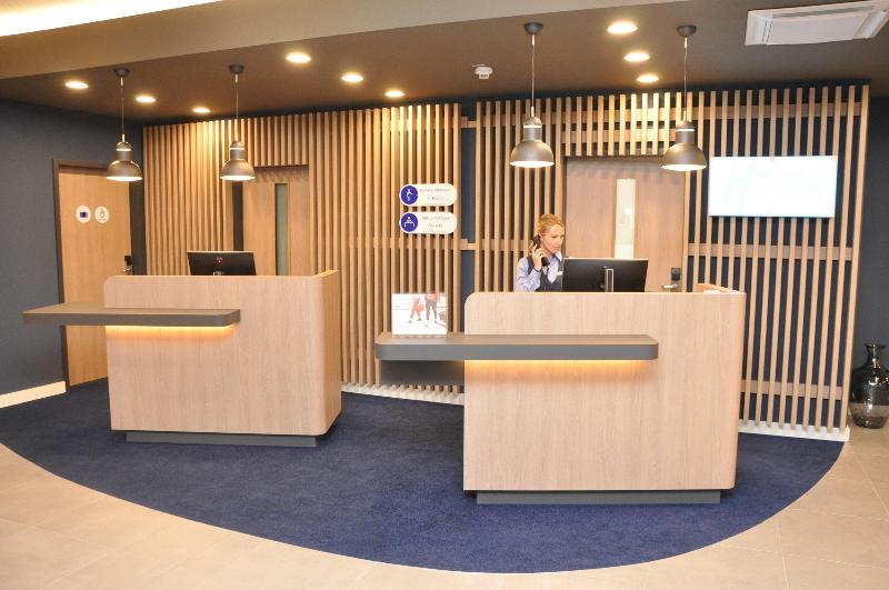 Holiday Inn Express Sindelfingen - Lobi