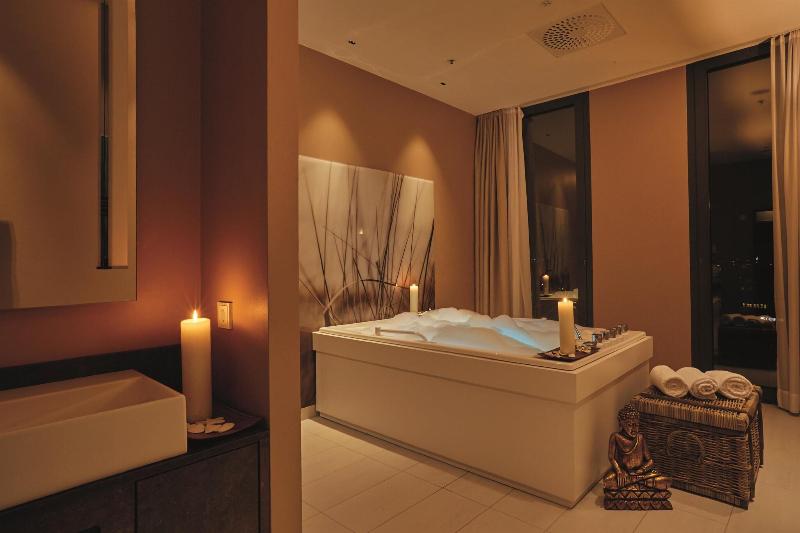 Hyperion Hotel Hamburg - Havuz