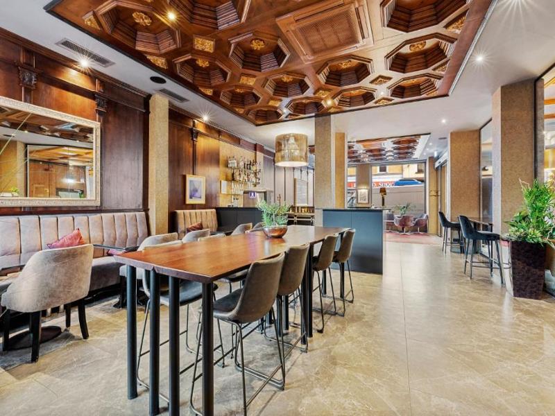 KING's HOTEL First - Lobi