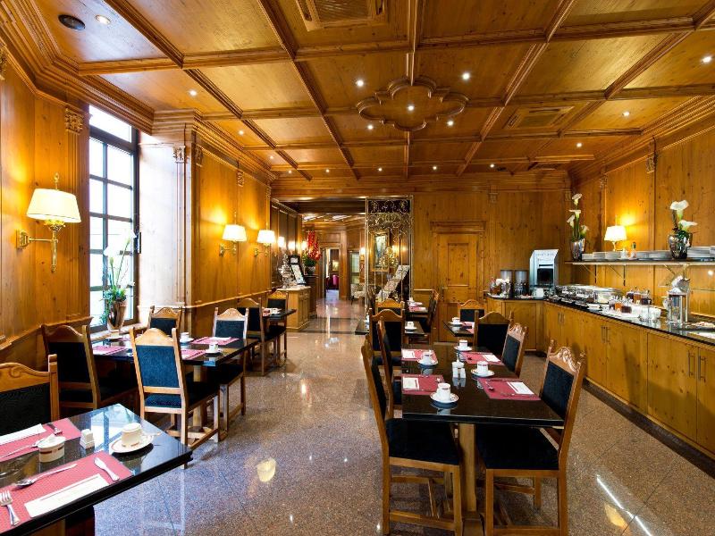 KING's HOTEL First - Restoran