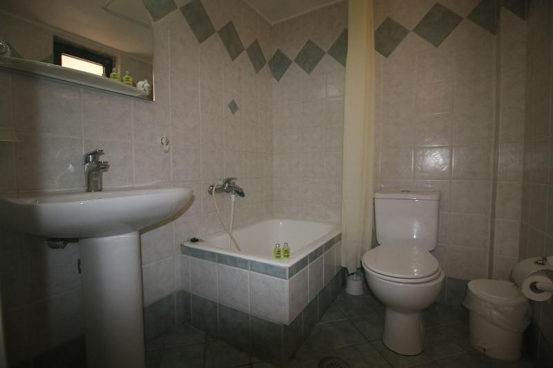 Utopia Kavos Hotel - Oda