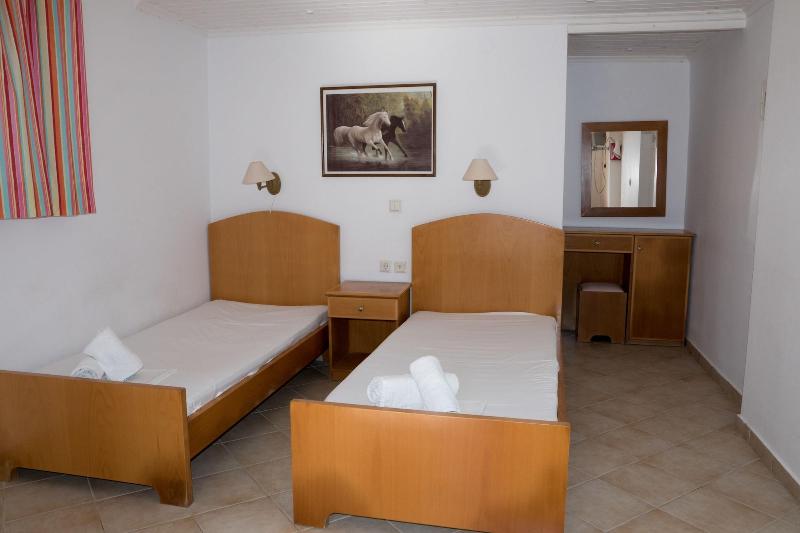 Utopia Kavos Hotel - Oda