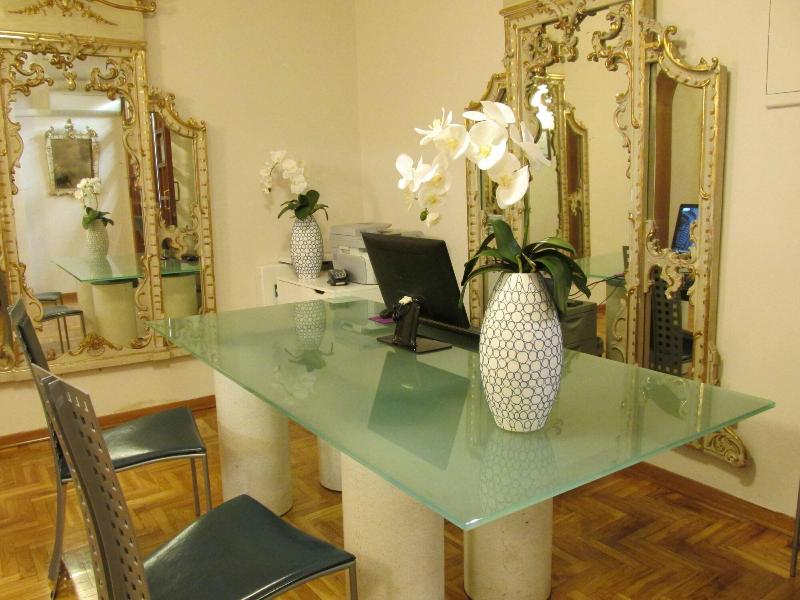 Martelli 6 Suites And Apartments - Lobi