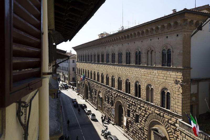 Martelli 6 Suites And Apartments - Genel