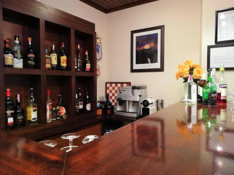 PENINSULAR - Bar