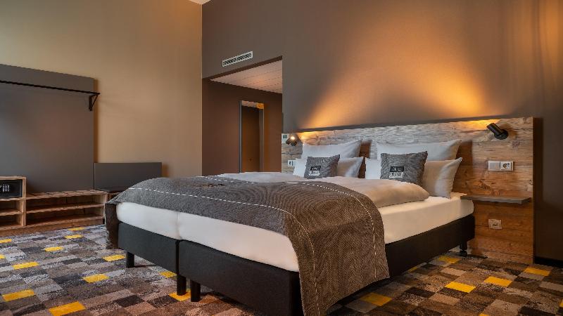 Holiday Inn - the niu, Timber Esslingen - Oda