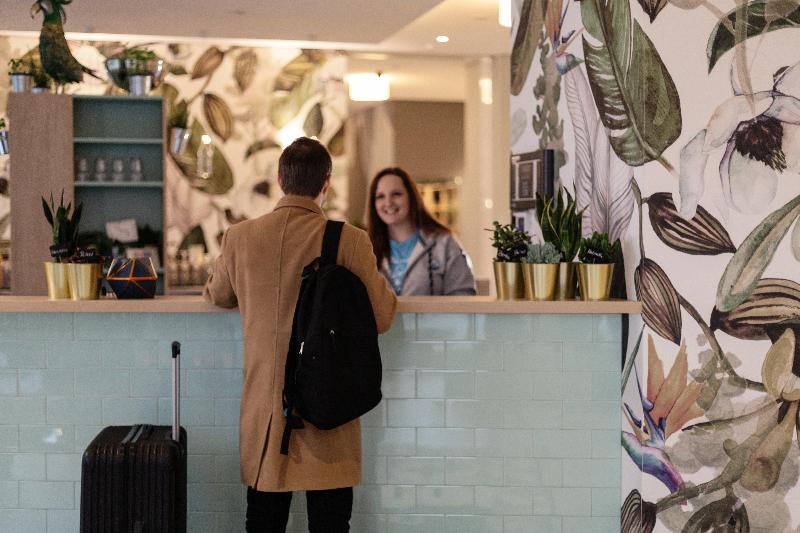 Holiday Inn - the niu, Crusoe Bremen Airport - Lobi