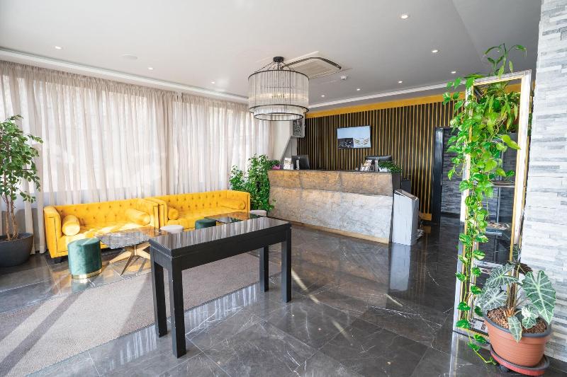 My Home Hotel - Lobi