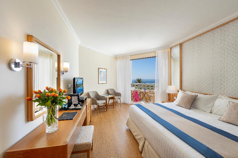 Constantinou Bros Athena Beach Hotel - Oda