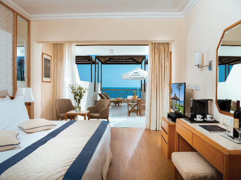 Constantinou Bros Athena Beach Hotel - Oda
