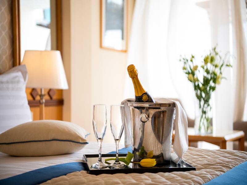 Constantinou Bros Athena Beach Hotel - Oda