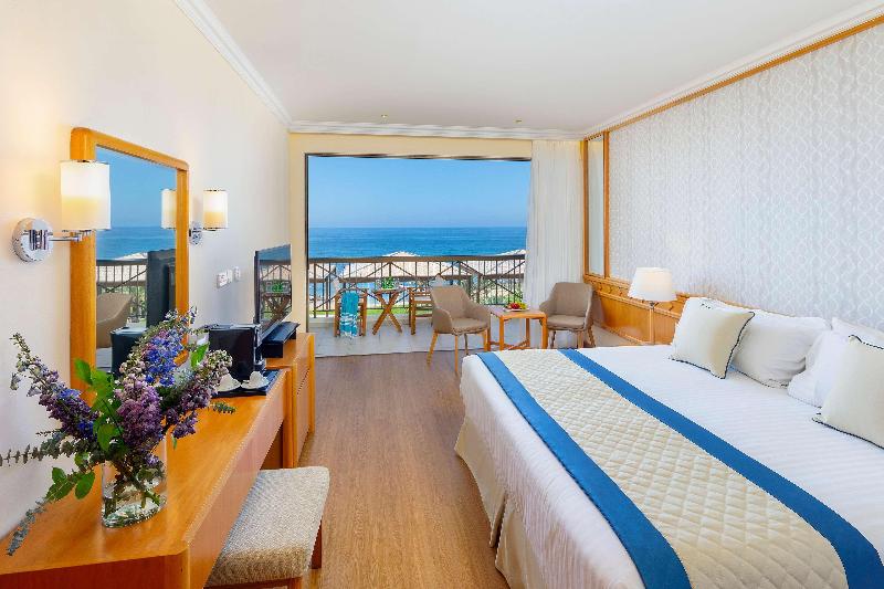 Constantinou Bros Athena Beach Hotel - Oda