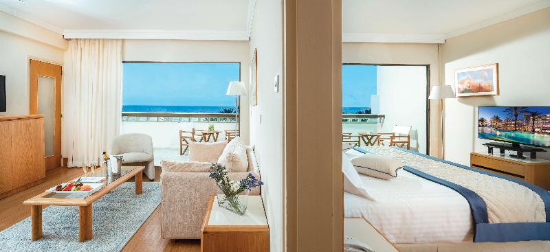 Constantinou Bros Athena Beach Hotel - Oda