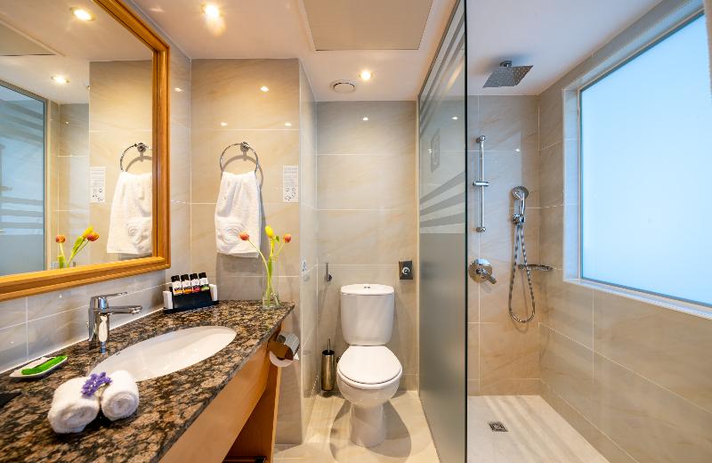 Constantinou Bros Athena Beach Hotel - Oda