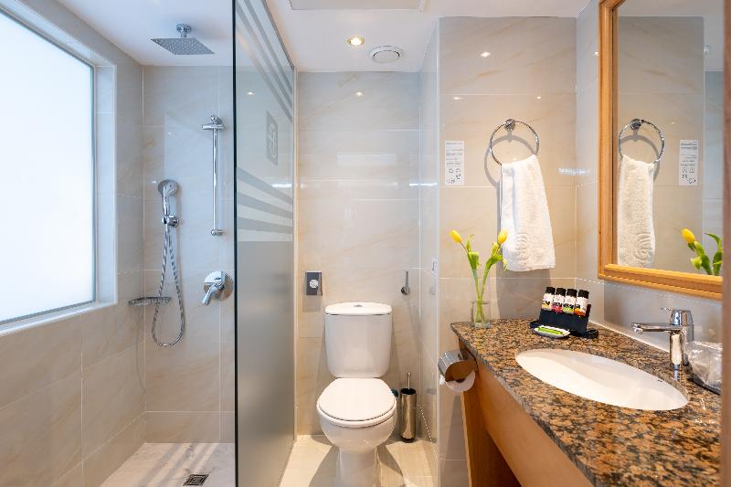 Constantinou Bros Athena Beach Hotel - Oda
