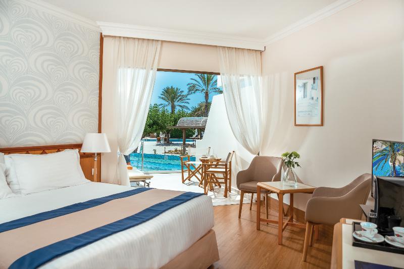 Constantinou Bros Athena Beach Hotel - Oda