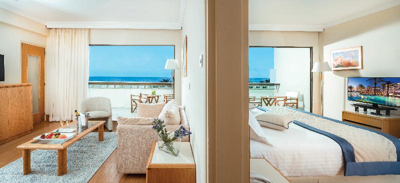 Constantinou Bros Athena Beach Hotel - Oda